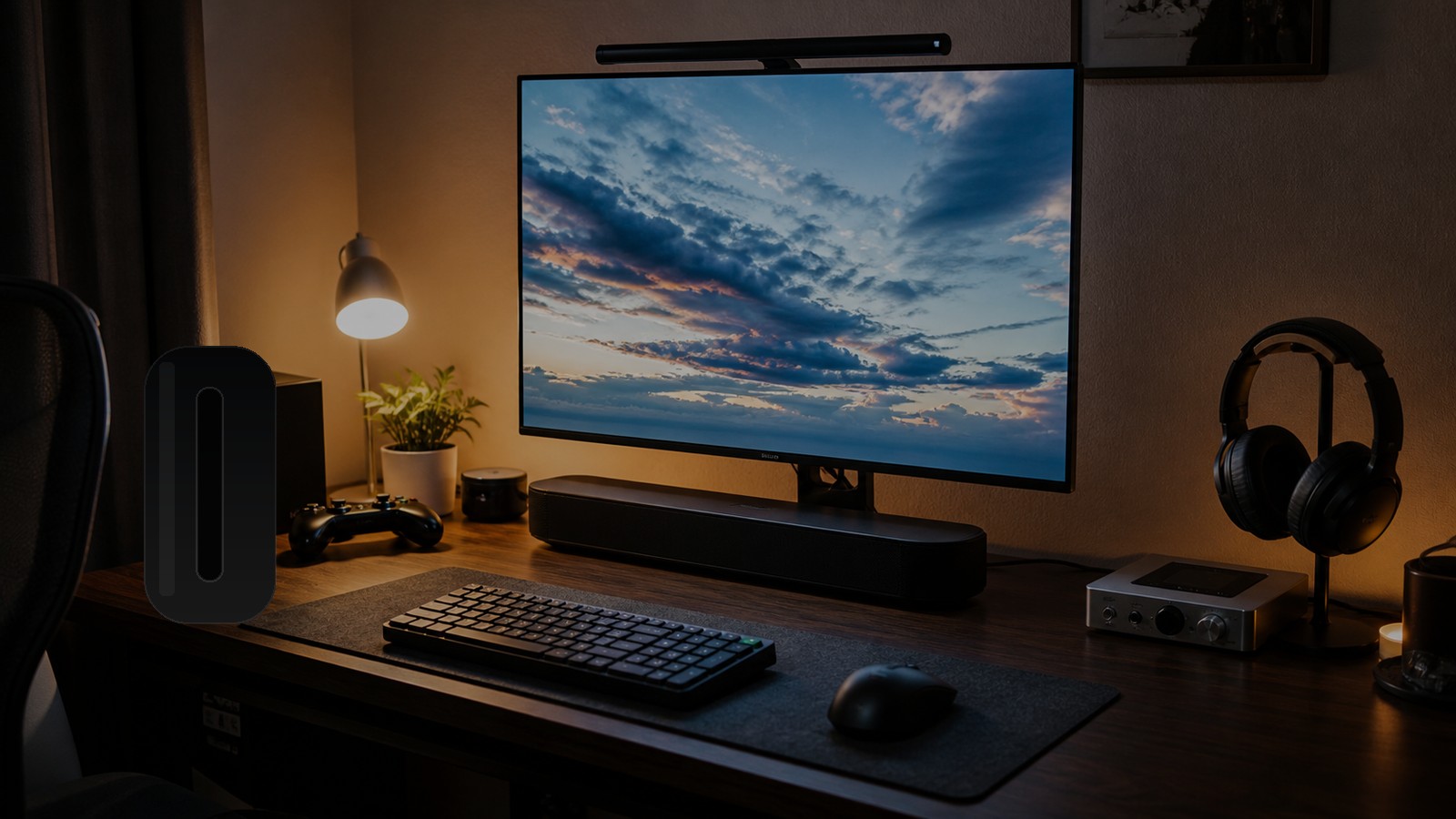 賃貸のデスク兼テレビ環境にSonos Sub Miniを置いた様子