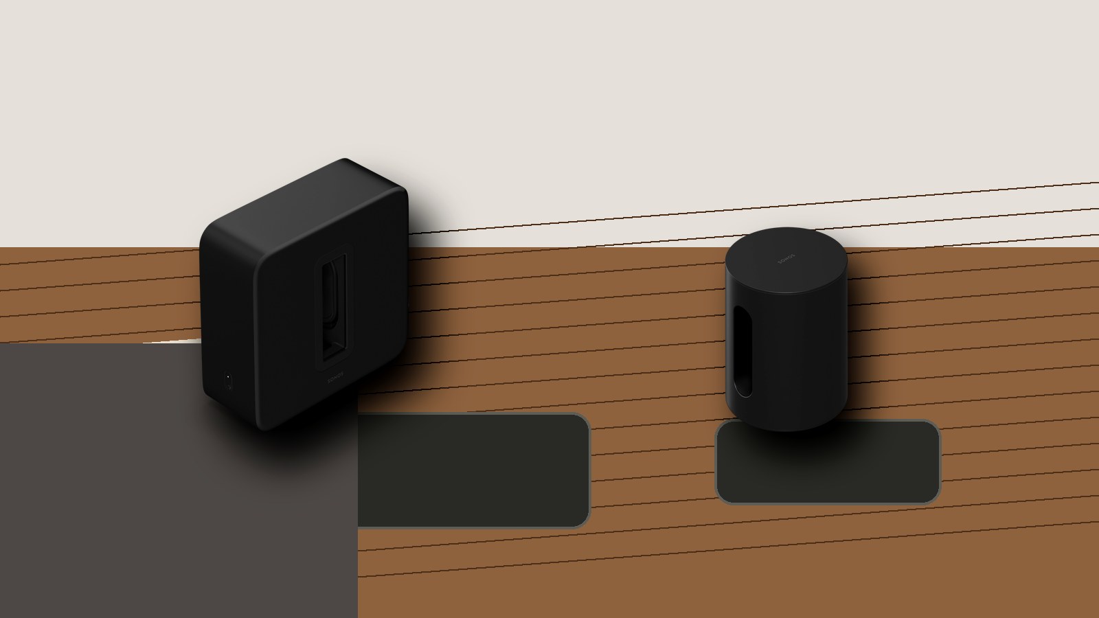 Sonos Sub Miniの床置きと防振マットを確認する様子